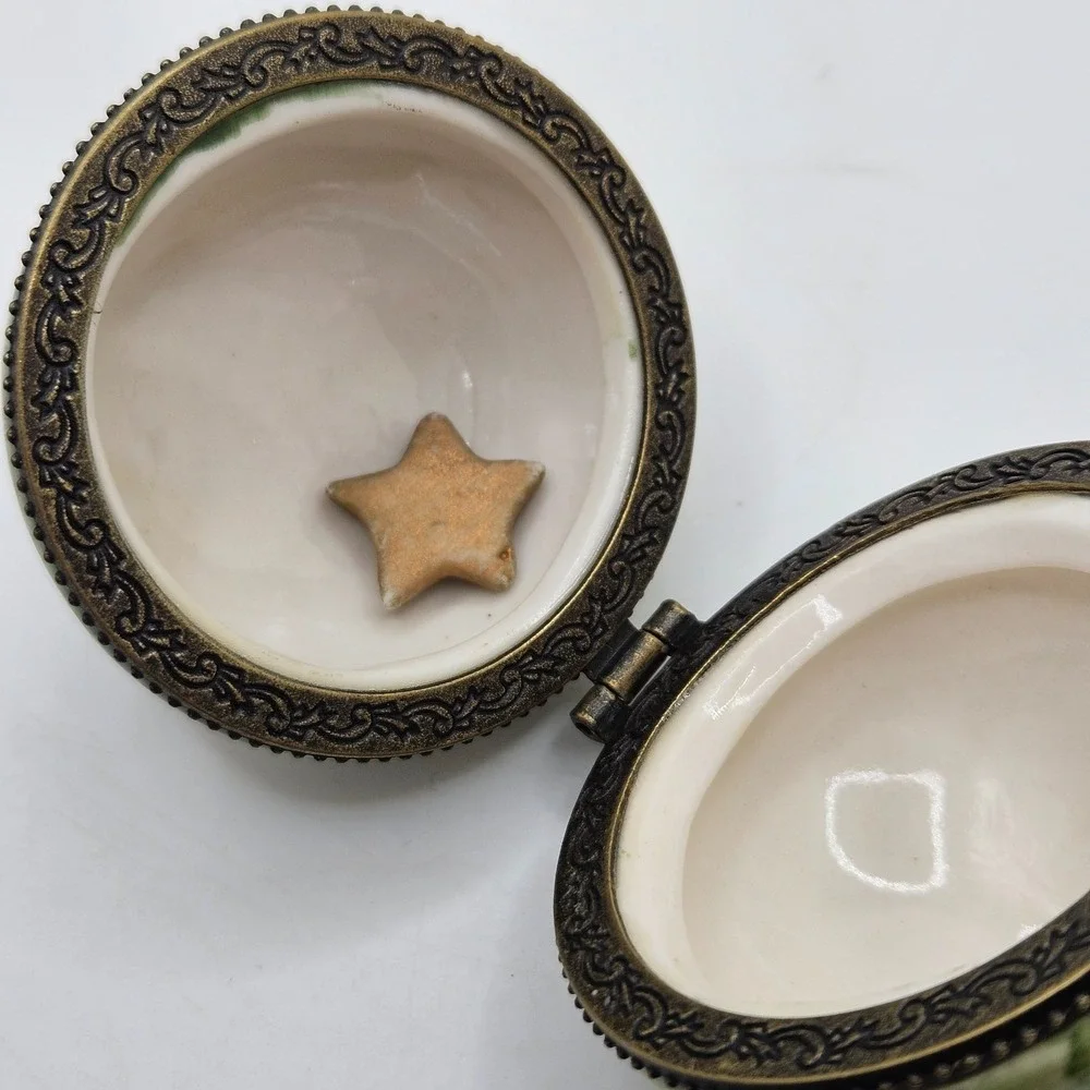 VTG Christmas Ornament Trinket Box Green Gold Stars Snowflakes Hinged Ceramic